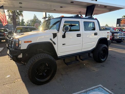 Used 2005 HUMMER H2 SUT w/ Preferred Equipment Group AWD/4WD image 3