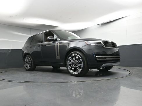 Used 2025 Land Rover Range Rover SE image 27