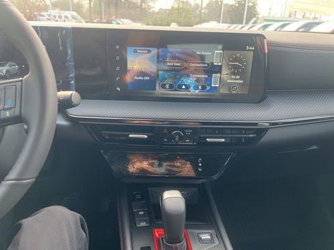 New 2025 Nissan Kicks SR image 16