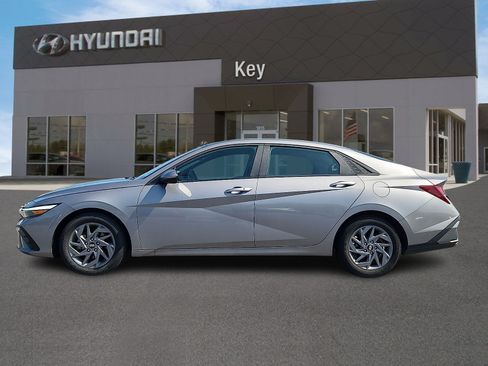 Certified 2024 Hyundai Elantra SEL FWD image 6