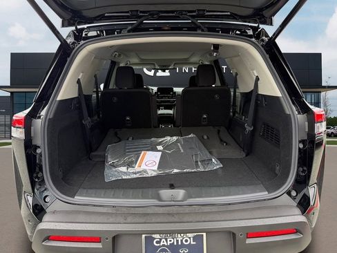 New 2025 Nissan Pathfinder SV w/ SV Premium Package image 9