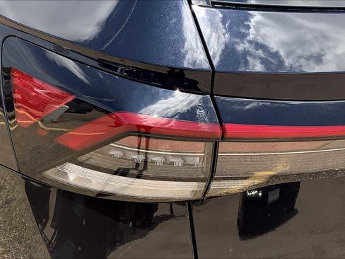 Used 2025 Volkswagen Taos SE image 14