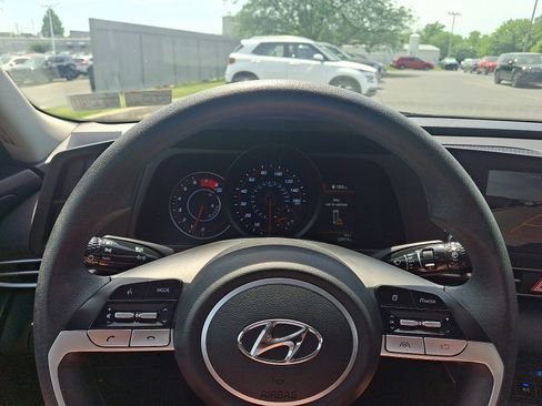Used 2023 Hyundai Elantra SEL FWD image 19