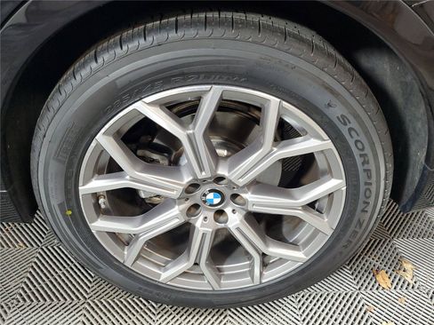 Used 2022 BMW X7 xDrive40i w/ Premium Package AWD/4WD image 13
