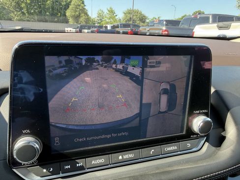 Used 2021 Nissan Rogue SV FWD image 23