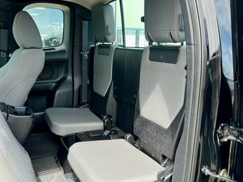 Used 2016 Toyota Tacoma SR image 12