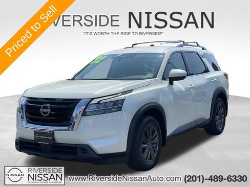Certified 2022 Nissan Pathfinder SV AWD/4WD image 1