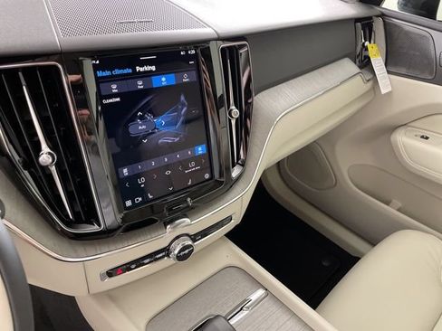 Certified 2025 Volvo XC60 T8 Plus w/ Protection Package Premier AWD/4WD image 31