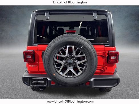 Used 2024 Jeep Wrangler Unlimited Sahara w/ Technology Group AWD/4WD image 5