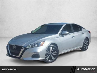 Used 2022 Nissan Altima 2.5 SV