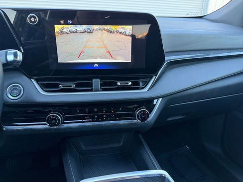 Used 2025 Chevrolet Equinox LT image 17