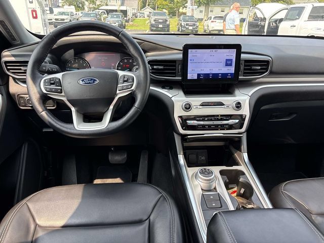Used 2022 Ford Explorer XLT w/ Equipment Group 202A AWD/4WD image 19