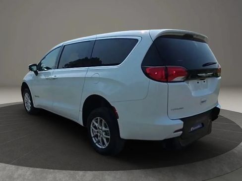 Used 2023 Chrysler Voyager LX FWD image 4