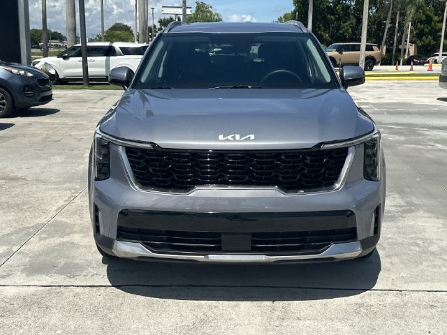 Certified 2025 Kia Sorento S FWD image 3