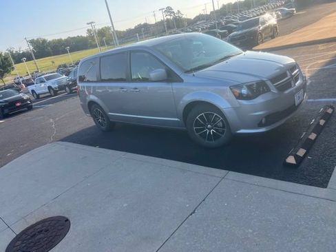 Used 2019 Dodge Grand Caravan GT FWD image 4