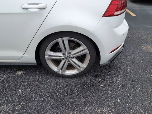 Used 2018 Volkswagen Golf R 4-Door image 7