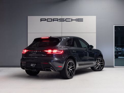 Certified 2024 Porsche Macan AWD/4WD image 7