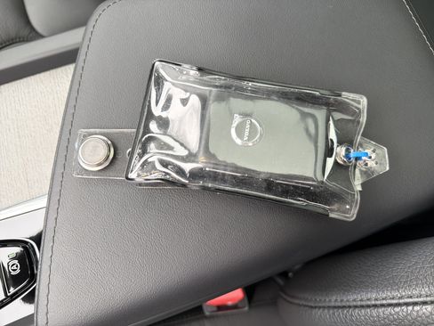 Certified 2025 Volvo XC60 B5 Plus w/ Climate Package image 38