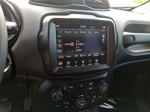 Used 2023 Jeep Renegade Latitude AWD/4WD image 14