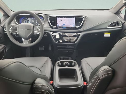 New 2026 Chrysler Pacifica Select image 24
