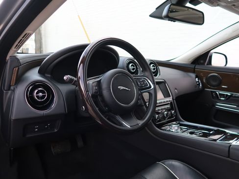 Used 2016 Jaguar XJ Supercharged image 33