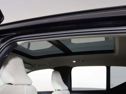 Used 2024 Volvo XC40 B5 Plus w/ Protection Package Premier image 19