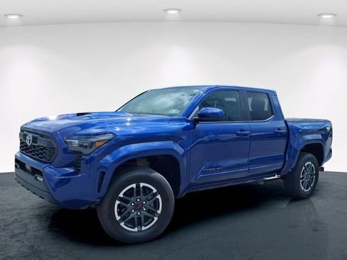 Used 2024 Toyota Tacoma TRD Sport AWD/4WD image 2