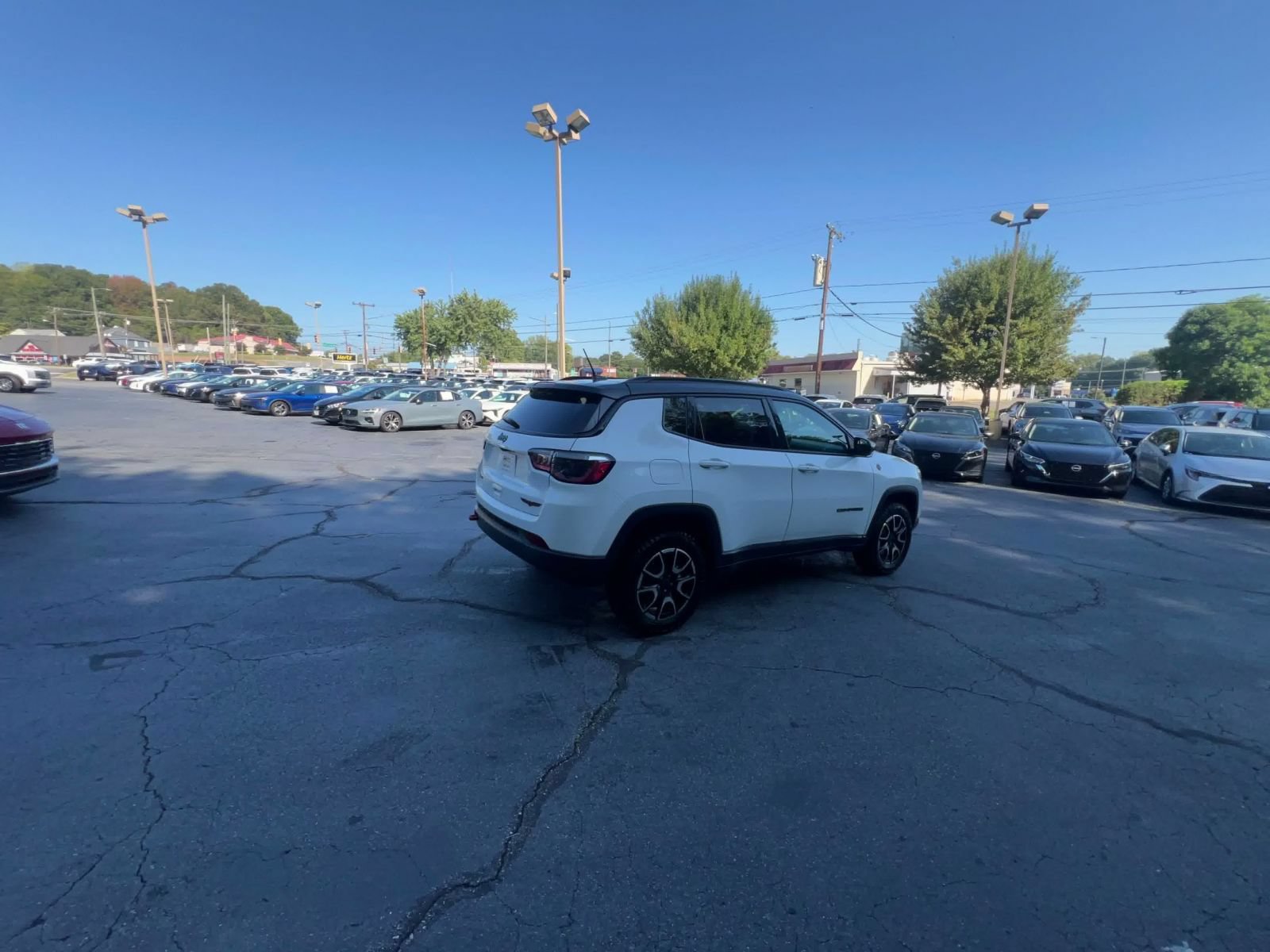 Used 2025 Jeep Compass Trailhawk AWD/4WD image 14