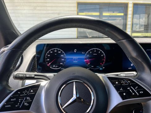 Used 2025 Mercedes-Benz GLB 250 4MATIC image 29