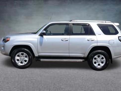 Used 2020 Toyota 4Runner SR5 AWD/4WD image 4