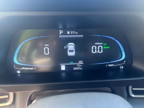 Certified 2025 Hyundai Elantra Hybrid FWD image 21