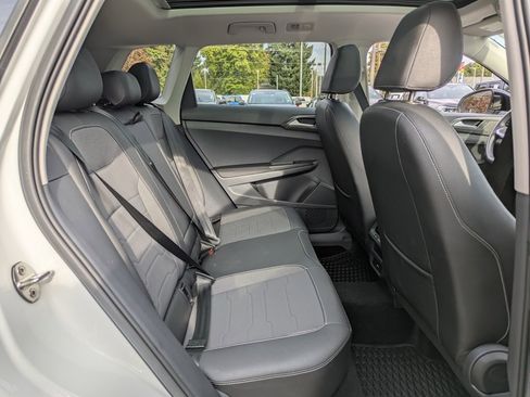 Used 2025 Volkswagen Taos SE image 32