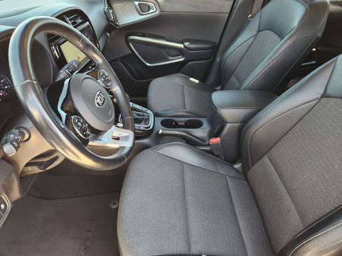 Used 2020 Kia Soul EX w/ Option Group 015 FWD image 16