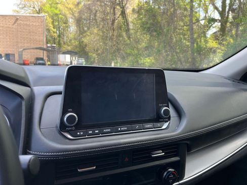 Used 2025 Nissan Rogue SV image 17