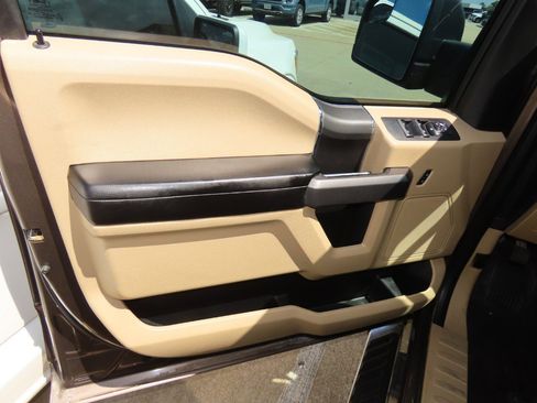 Used 2015 Ford F150 XLT w/ Equipment Group 302A Luxury image 22