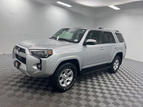 Used 2022 Toyota 4Runner SR5 Premium image 2