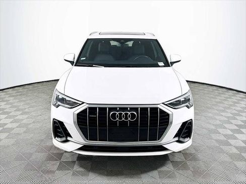 Certified 2023 Audi Q3 2.0T Premium w/ Convenience Package AWD/4WD image 2