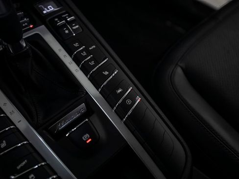 Used 2020 Porsche Macan AWD/4WD image 38