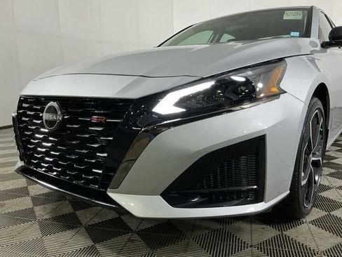 New 2025 Nissan Altima 2.5 SR image 9