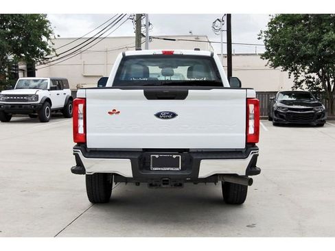 Used 2025 Ford F250 XL w/ FX4 Off-Road Package image 3