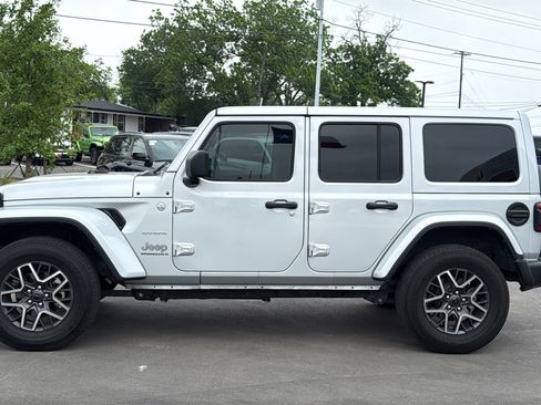 Used 2024 Jeep Wrangler Unlimited Sahara w/ Technology Group AWD/4WD image 8