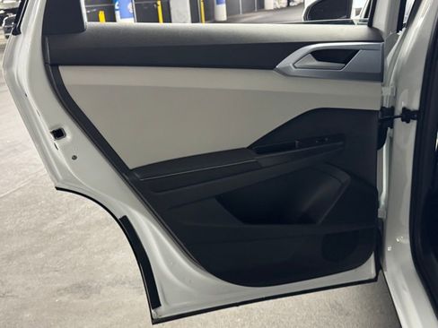 New 2025 Volkswagen Taos SE image 22