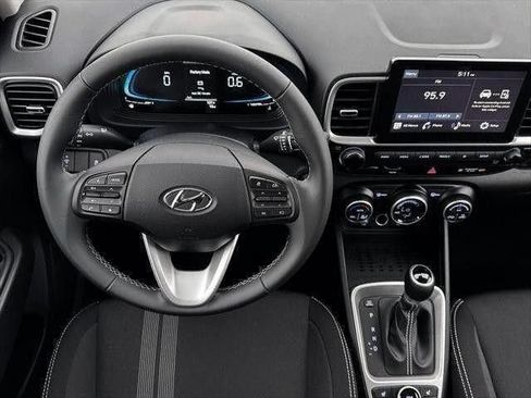 Used 2026 Hyundai Venue SEL FWD image 17