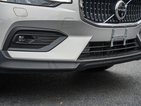 Used 2025 Volvo V60 B5 Cross Country Plus image 13