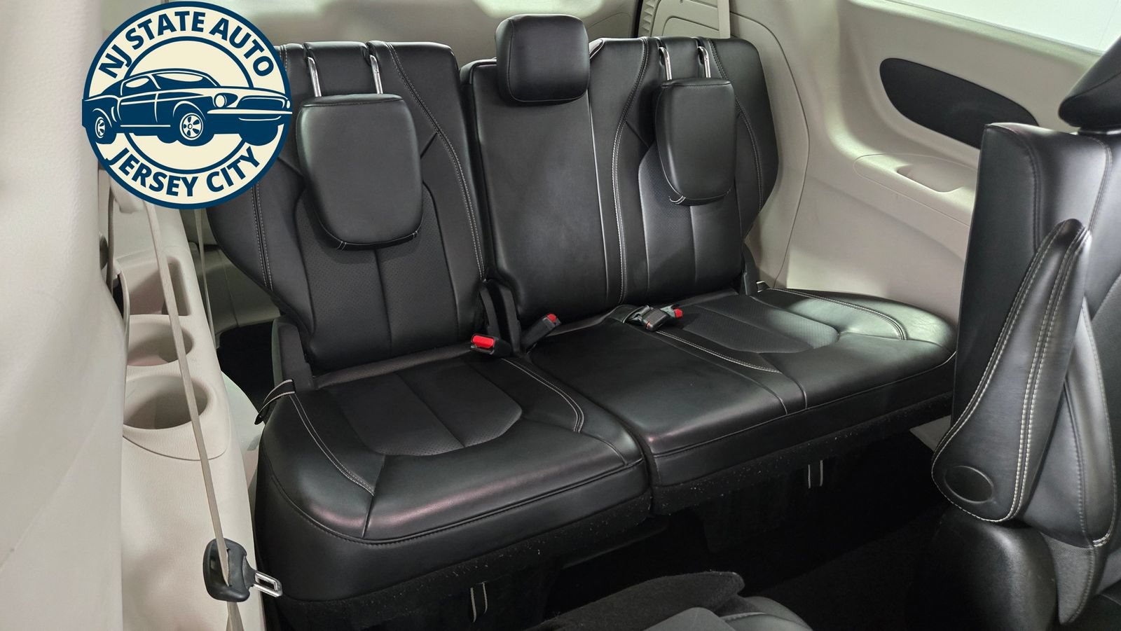 Used 2024 Chrysler Pacifica Limited FWD image 6