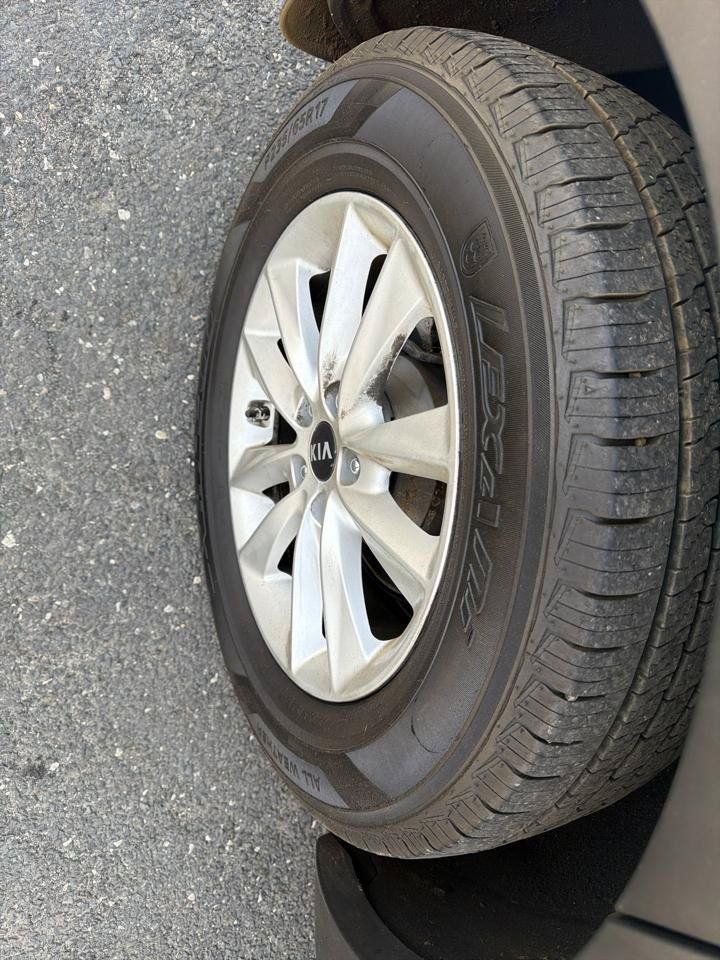 Used 2019 Kia Sorento FWD image 5