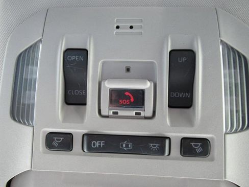 Used 2021 Toyota Highlander Limited FWD image 30