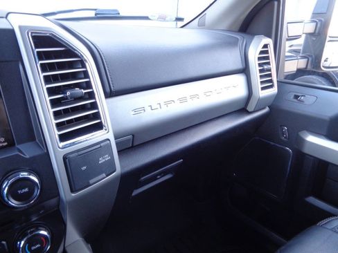 Used 2017 Ford F250 Lariat w/ Lariat Value Package image 47