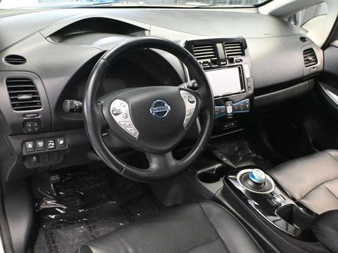 Used 2014 Nissan Leaf SL w/ Premium Package FWD image 9