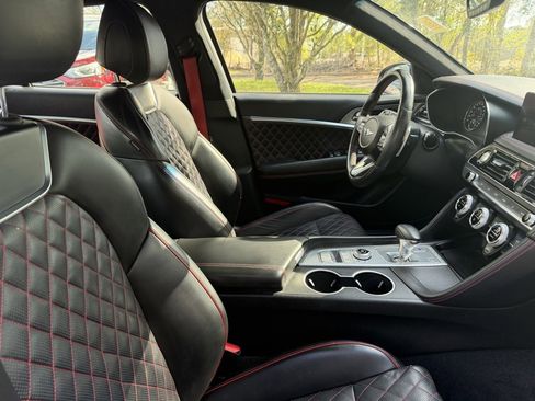 Used 2023 Genesis G70 3.3T w/ Sport Prestige Package image 9